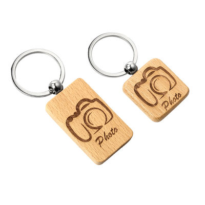 Εξατομικευμένο ξύλινο Keychains με το όνομα που προσαρμόζεται γύρω από το μπρελόκ εξάχνωσης
