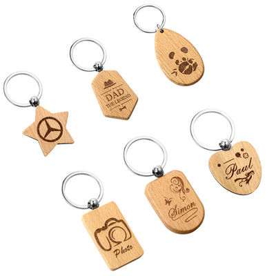 Εξατομικευμένο ξύλινο Keychains με το όνομα που προσαρμόζεται γύρω από το μπρελόκ εξάχνωσης